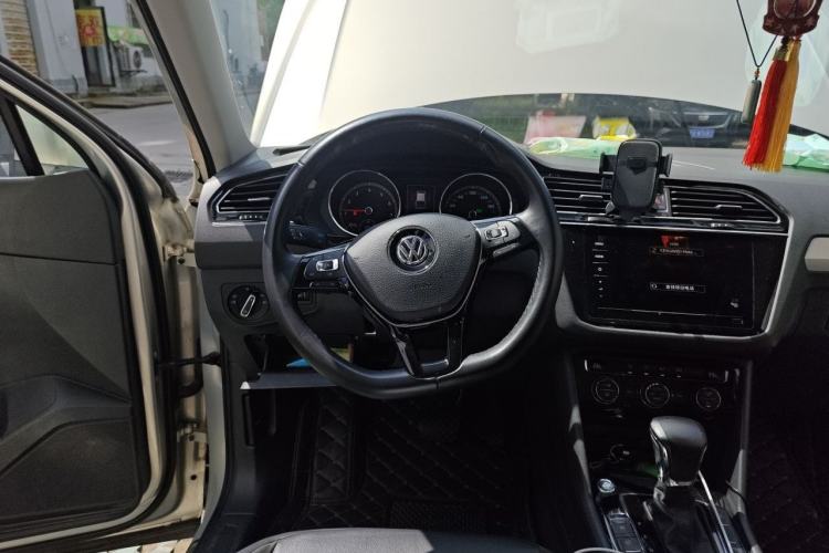 Used Volkswagen Tiguan L 2019 Revised Version 330TSI Automatic Two-Wheel Drive Panoramic Comfort Edition China V Standard Steering Wheel