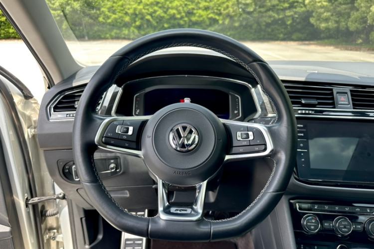 Used Volkswagen Tiguan L 2019 380TSI Automatic All-Wheel Drive R-Line Prestige Flagship Edition China V Standard Steering Wheel