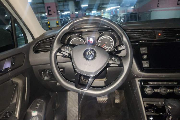 Used Volkswagen Tiguan L 2019 330TSI Automatic Two-Wheel Drive Smart Luxury Version China VI Standard Steering Wheel