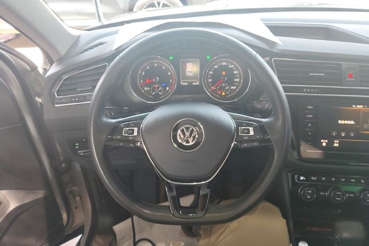 Used Volkswagen Tiguan L 2019 330TSI Automatic Two-Wheel Drive Smart Luxury Version China VI Standard Steering Wheel