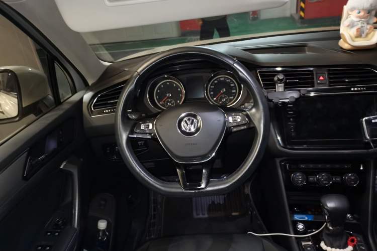 Used Volkswagen Tiguan L 2019 330TSI Automatic Two-Wheel Drive Smart Luxury Version China VI Standard Steering Wheel