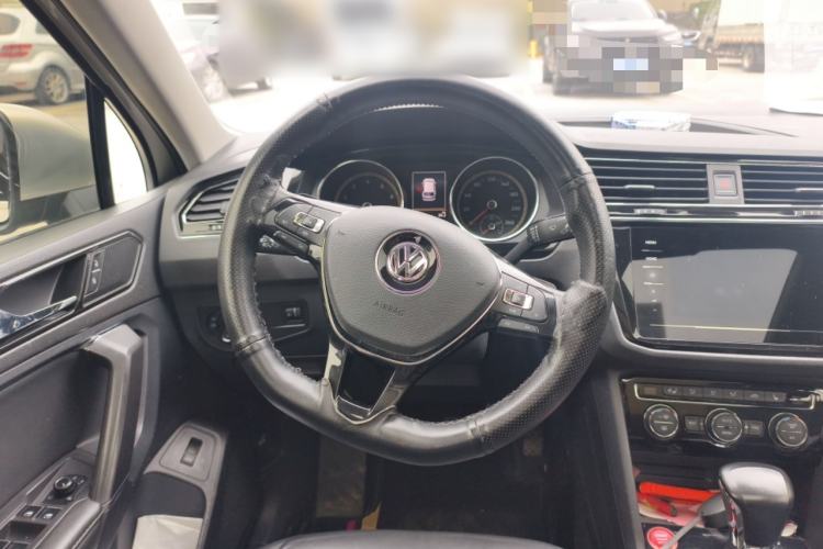 Used Volkswagen Tiguan L 2019 Revised 330TSI Automatic Two-Wheel Drive Smart & Luxury Edition China VI Standard Steering Wheel