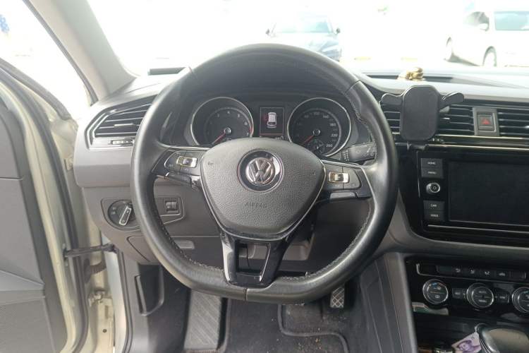 Used Volkswagen Tiguan L 2019 330TSI Automatic Two-Wheel Drive Panoramic Comfort Edition China VI Standard Steering Wheel