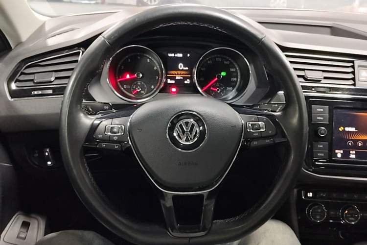 Used Volkswagen Tiguan L 2019 330TSI Automatic Two-Wheel Drive Smart Luxury Version China V Emission Standard Steering Wheel