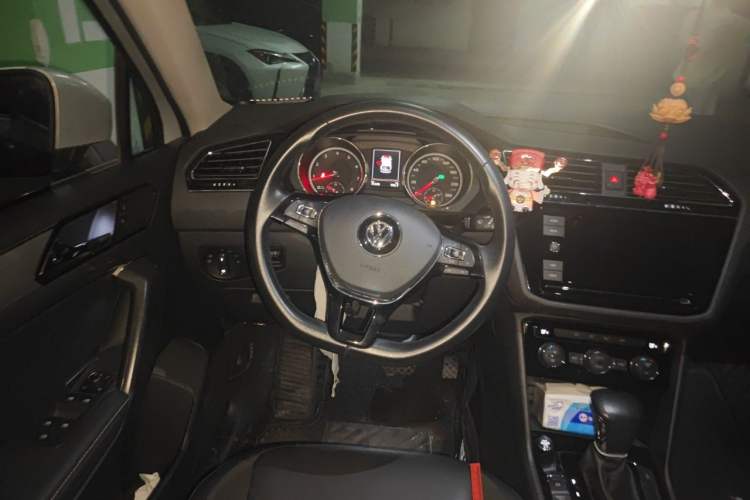 Used Volkswagen Tiguan L 2019 330TSI Automatic Two-Wheel Drive Panoramic Comfort Edition China VI Standard Steering Wheel