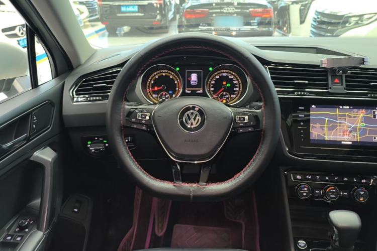 Used Volkswagen Tiguan L 2019 Revised 330TSI Automatic Two-Wheel Drive Smart & Luxury Edition China VI Standard Steering Wheel