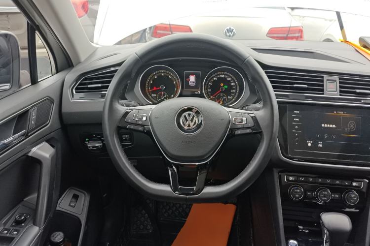 Used Volkswagen Tiguan L 2019 Revised 330TSI Automatic Two-Wheel Drive Smart & Luxury Edition China VI Standard Steering Wheel