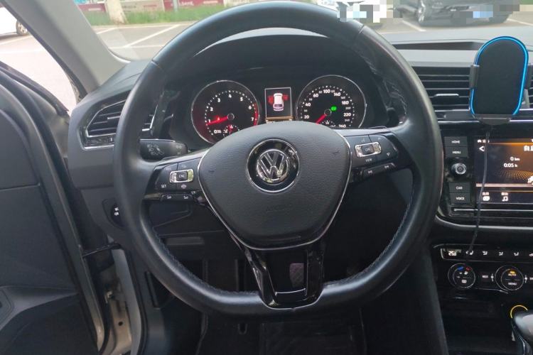 Used Volkswagen Tiguan L 2019 380TSI Automatic All-Wheel Drive Luxury Edition China VI Standard Steering Wheel