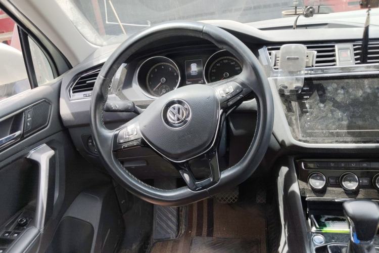 Used Volkswagen Tiguan L 2019 Revised Version 330TSI Automatic Two-Wheel Drive Panoramic Comfort Edition China V Standard Steering Wheel