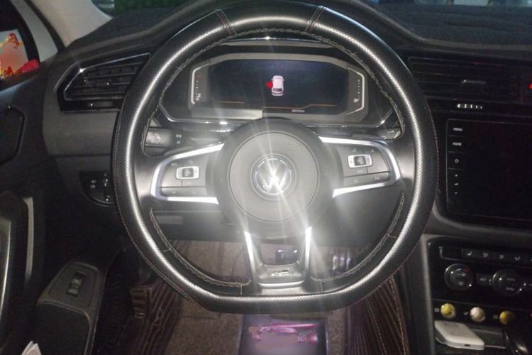 Used Volkswagen Tiguan L 2019 330TSI Automatic Two-Wheel Drive R-Line Flagship Edition China V Standard Steering Wheel