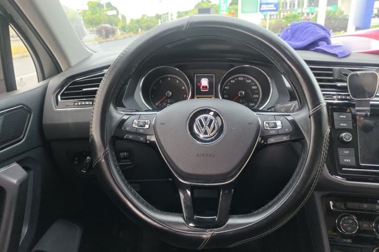 Used Volkswagen Tiguan L 2019 330TSI Automatic Two-Wheel Drive Panoramic Comfort Edition China VI Standard Steering Wheel