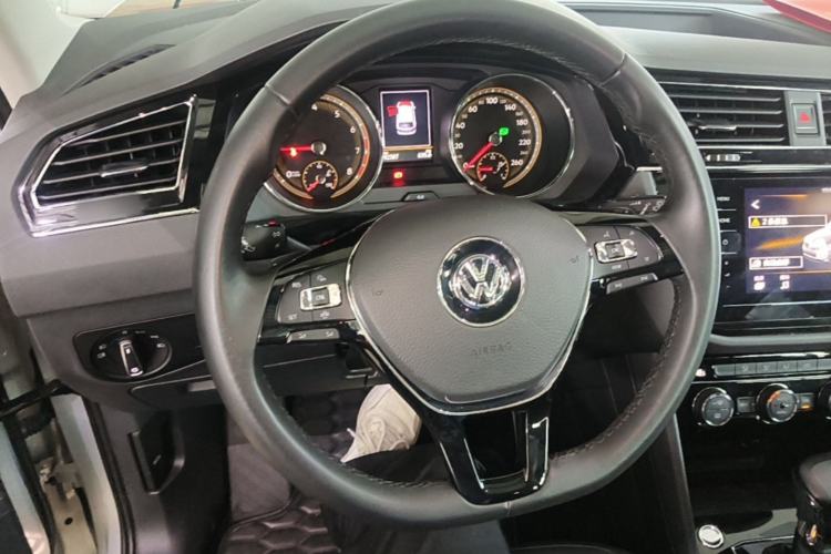 Used Volkswagen Tiguan L 2019 Updated Version 330TSI Automatic Two-Wheel Drive Panoramic Comfort Edition China VI Standard Steering Wheel