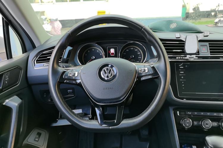 Used Volkswagen Tiguan L 2019 Revised 330TSI Automatic Two-Wheel Drive Smart & Luxury Edition China VI Standard Steering Wheel