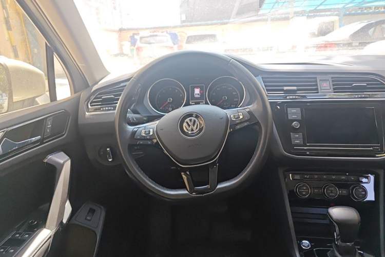 Used Volkswagen Tiguan L 2019 330TSI Automatic Two-Wheel Drive Smart Luxury Version China VI Standard Steering Wheel