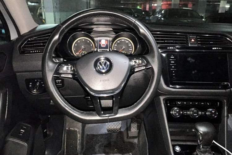 Used Volkswagen Tiguan L 2019 330TSI Automatic Two-Wheel Drive Smart Luxury Version China VI Standard Steering Wheel