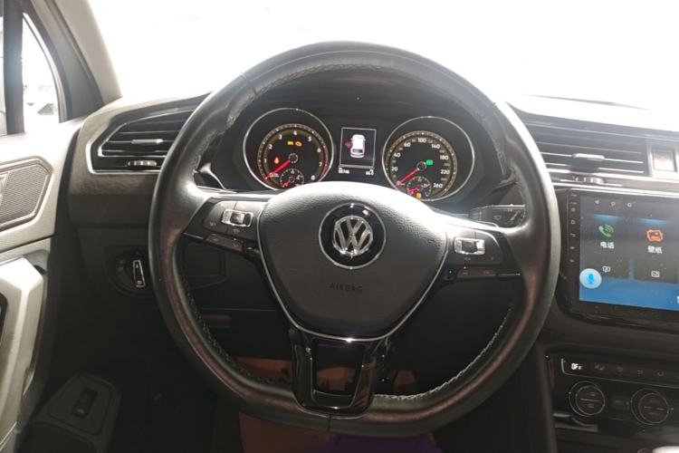 Used Volkswagen Tiguan L 2019 380TSI Automatic All-Wheel Drive Luxury Edition with 7 Seats China VI Standard Steering Wheel
