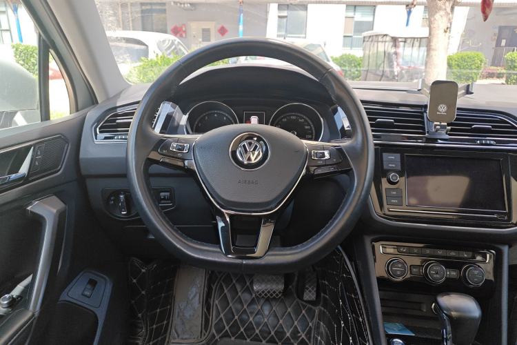 Used Volkswagen Tiguan L 2019 330TSI Automatic Two-Wheel Drive Smart Luxury Version China VI Standard Steering Wheel