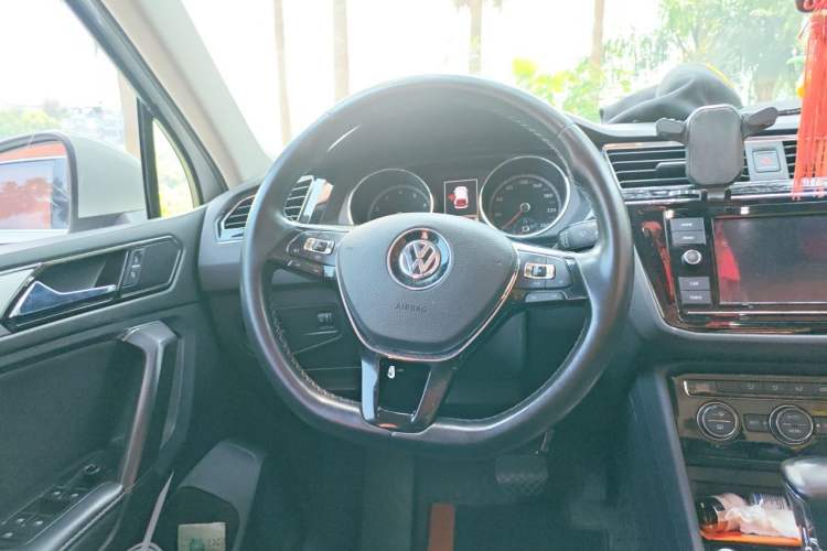 Used Volkswagen Tiguan L 2019 330TSI Automatic Two-Wheel Drive Panoramic Comfort Edition China V Standard Steering Wheel
