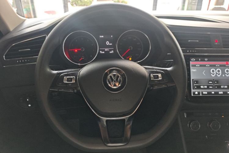 Used Volkswagen Tiguan L 2019 330TSI Automatic Two-Wheel Drive Luxury Edition China VI Standard Steering Wheel