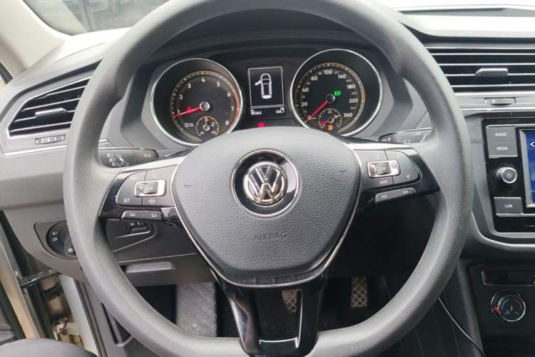 Used Volkswagen Tiguan L 2019 330TSI Automatic Two-Wheel Drive Luxury Edition China VI Standard Steering Wheel