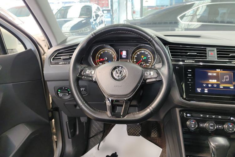 Used Volkswagen Tiguan L 2019 Updated Version 330TSI Automatic Two-Wheel Drive Panoramic Comfort Edition China VI Standard Steering Wheel