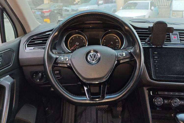 Used Volkswagen Tiguan L 2019 Revised Version 280TSI Automatic Two-Wheel Drive Panoramic Comfort Edition China VI Standard Steering Wheel