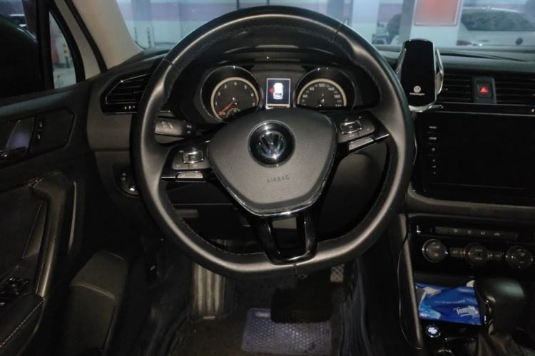 Used Volkswagen Tiguan L 2019 Updated Version 330TSI Automatic Two-Wheel Drive Panoramic Comfort Edition China VI Standard Steering Wheel