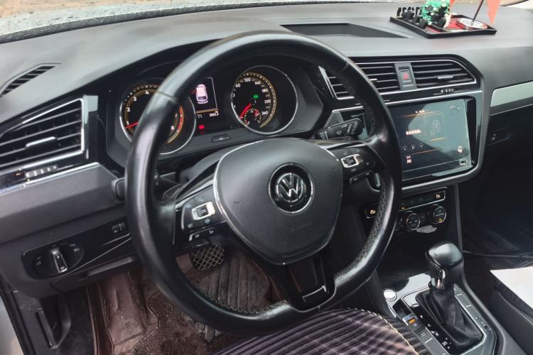 Used Volkswagen Tiguan L 2019 Updated Version 330TSI Automatic Two-Wheel Drive Panoramic Comfort Edition China VI Standard Steering Wheel