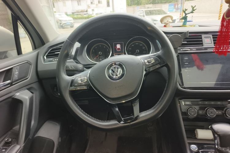 Used Volkswagen Tiguan L 2019 Updated Version 330TSI Automatic Two-Wheel Drive Panoramic Comfort Edition China VI Standard Steering Wheel