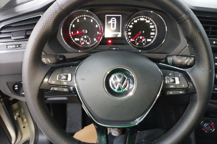 Used Volkswagen Tiguan L 2019 330TSI Automatic Two-Wheel Drive Luxury Edition China VI Standard Steering Wheel