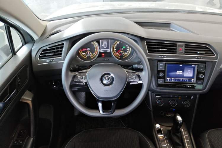 Used Volkswagen Tiguan L 2019 330TSI Automatic Two-Wheel Drive Luxury Edition China VI Standard Steering Wheel