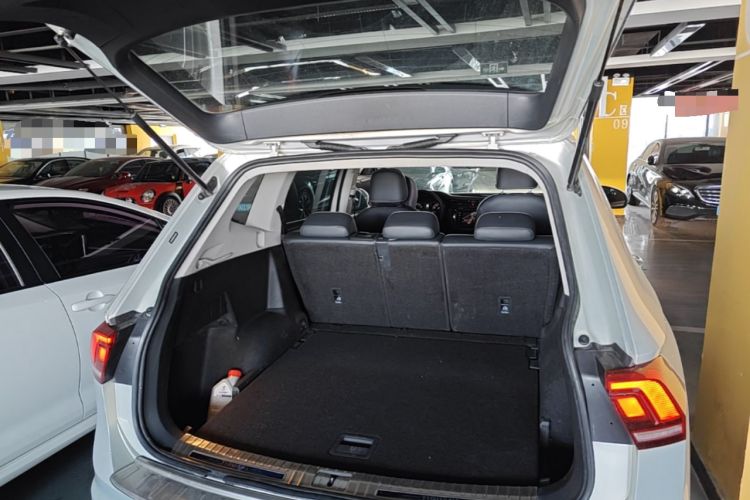 Used Volkswagen Tiguan L 2019 Updated Version 330TSI Automatic Two-Wheel Drive Panoramic Comfort Edition China VI Standard Trunk
