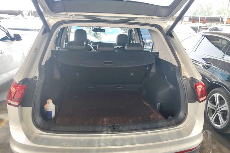 Used Volkswagen Tiguan L 2019 330TSI Automatic Two-Wheel Drive Smart Luxury Version China VI Standard Trunk