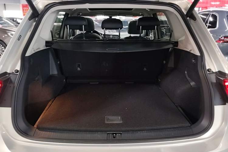 Used Volkswagen Tiguan L 2019 330TSI Automatic Two-Wheel Drive Smart Luxury Version China V Emission Standard Trunk