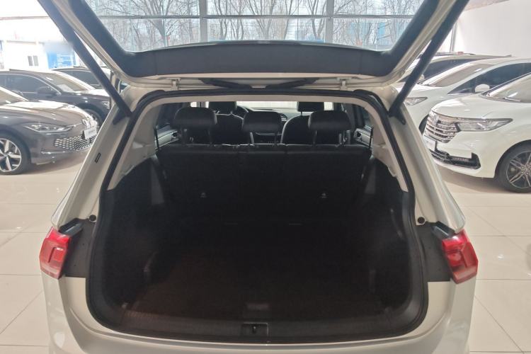 Used Volkswagen Tiguan L 2019 Revised 330TSI Automatic Two-Wheel Drive Smart & Luxury Edition China VI Standard Trunk
