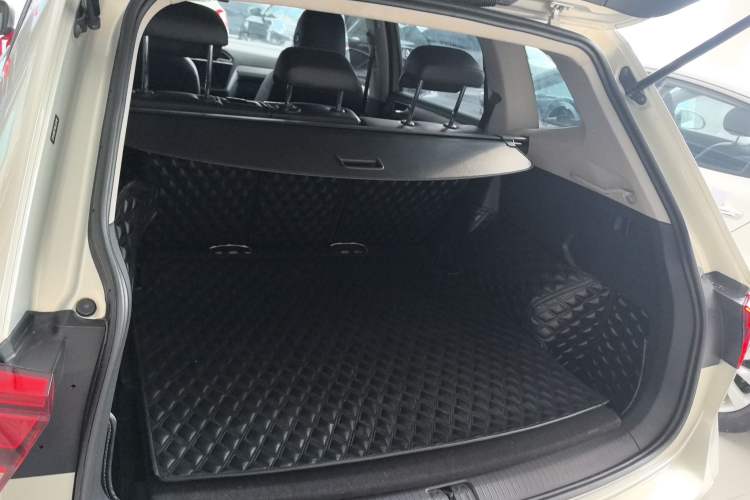 Used Volkswagen Tiguan L 2019 Updated Version 330TSI Automatic Two-Wheel Drive Panoramic Comfort Edition China VI Standard Trunk