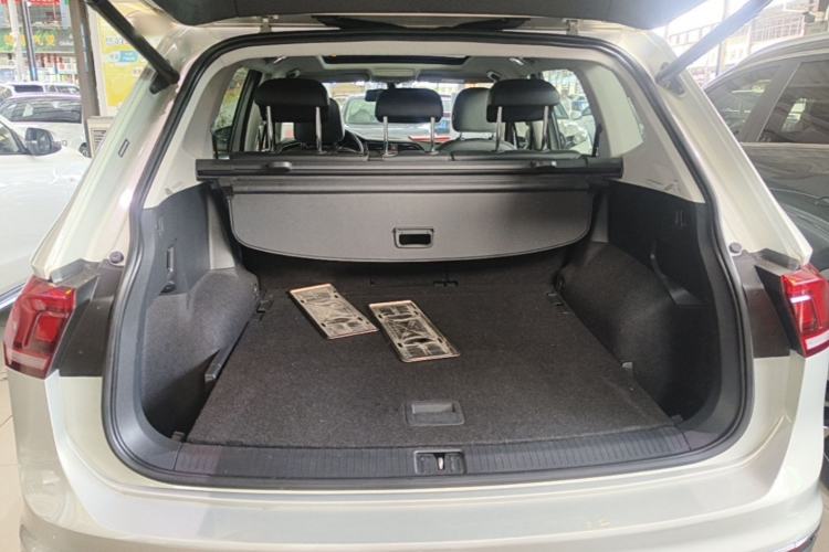 Used Volkswagen Tiguan L 2019 Updated Version 330TSI Automatic Two-Wheel Drive Panoramic Comfort Edition China VI Standard Trunk