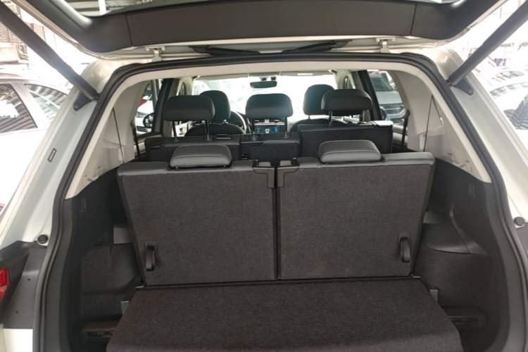 Used Volkswagen Tiguan L 2019 380TSI Automatic All-Wheel Drive Luxury Edition with 7 Seats China VI Standard Trunk