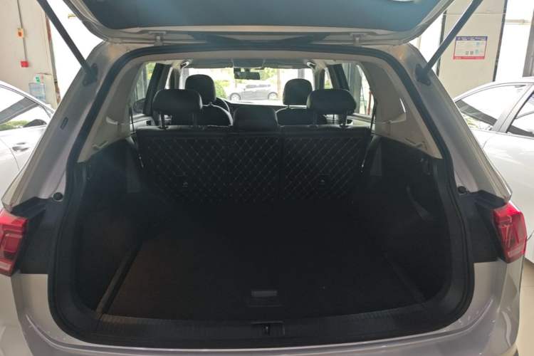 Used Volkswagen Tiguan L 2019 330TSI Automatic Two-Wheel Drive Luxury Edition China VI Standard Trunk