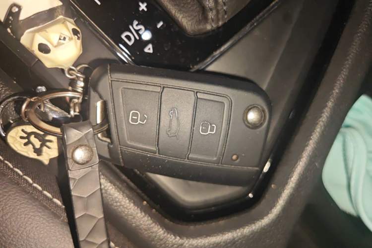 Used Volkswagen Tiguan L 2019 330TSI Automatic Two-Wheel Drive Panoramic Comfort Edition China VI Standard Vehicle Key