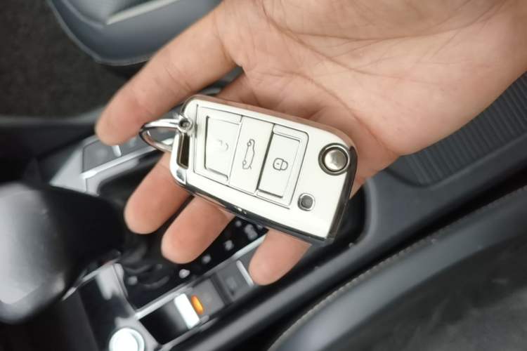 Used Volkswagen Tiguan L 2019 380TSI Automatic All-Wheel Drive R-Line Prestige Flagship Model China VI Standard Vehicle Key