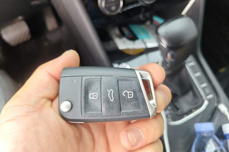 Used Volkswagen Tiguan L 2019 330TSI Automatic Two-Wheel Drive Panoramic Comfort Edition China VI Standard Vehicle Key