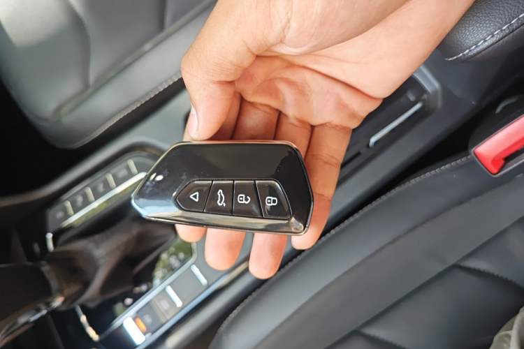 Used Volkswagen Tiguan L 2019 330TSI Automatic Two-Wheel Drive Smart Luxury Version China VI Standard Vehicle Key