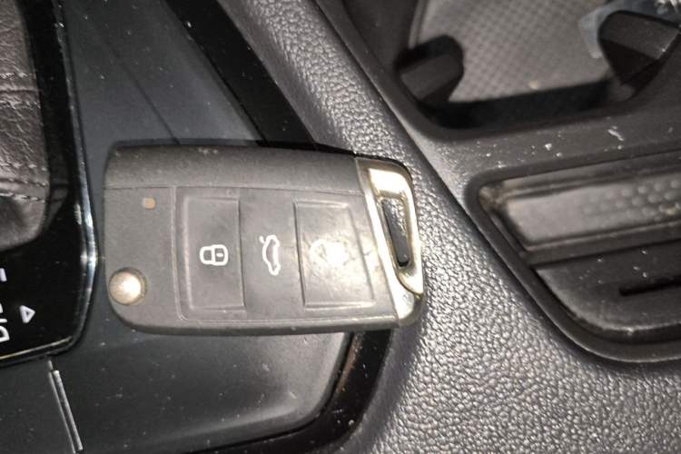Used Volkswagen Tiguan L 2019 330TSI Automatic Two-Wheel Drive Smart Luxury Version China VI Standard Vehicle Key