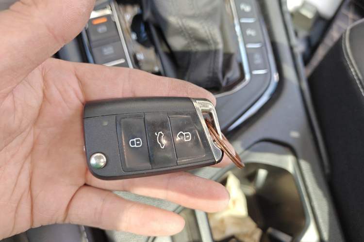 Used Volkswagen Tiguan L 2019 330TSI Automatic Two-Wheel Drive Smart Luxury Version China VI Standard Vehicle Key