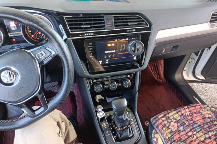 Used Volkswagen Tiguan L 2019 330TSI Automatic Two-Wheel Drive Smart Luxury Version China VI Standard Audio And AC Panel