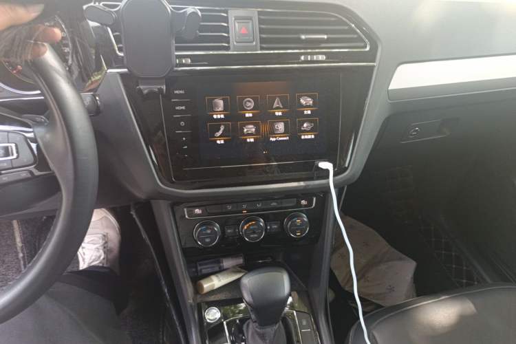Used Volkswagen Tiguan L 2019 Updated Version 330TSI Automatic Two-Wheel Drive Panoramic Comfort Edition China VI Standard Audio And AC Panel