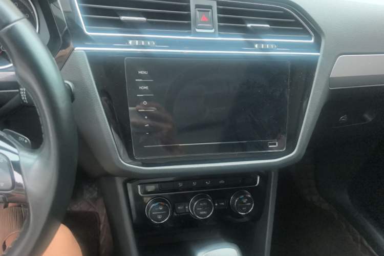 Used Volkswagen Tiguan L 2019 Updated Version 330TSI Automatic Two-Wheel Drive Panoramic Comfort Edition China VI Standard Audio And AC Panel