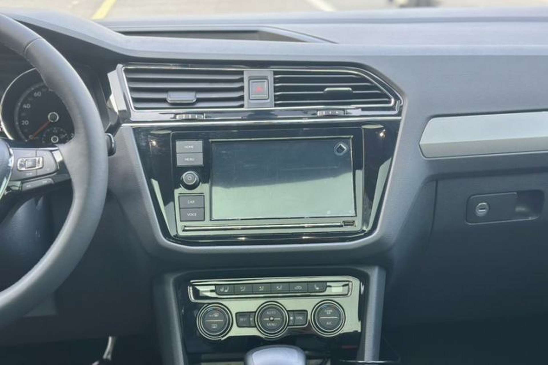 Used Volkswagen Tiguan L 2019 330TSI Automatic Two-Wheel Drive Smart Luxury Version China VI Standard Audio And AC Panel