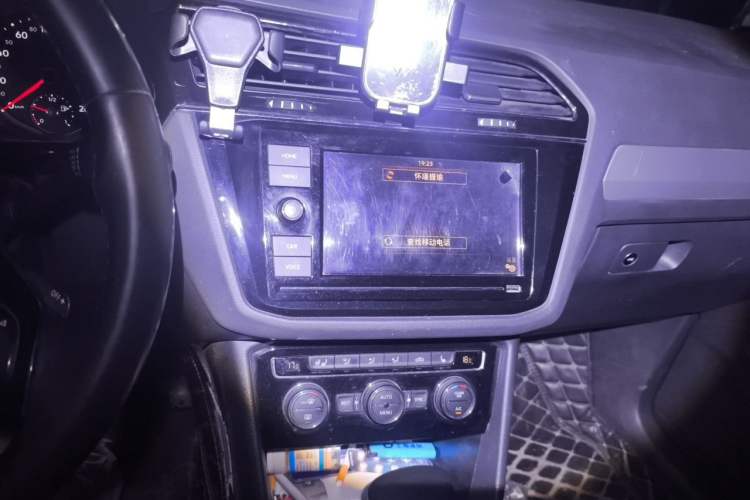 Used Volkswagen Tiguan L 2019 330TSI Automatic Two-Wheel Drive Smart Luxury Version China VI Standard Audio And AC Panel